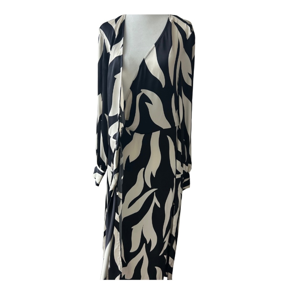 H&M Navy and Cream Abstract Print Wrap Dress Long Sleeve Size Medium - Picture 7 of 11